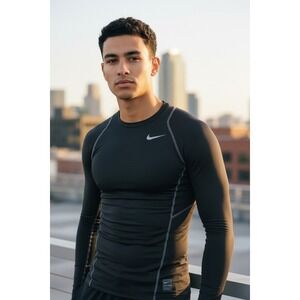Nike Pro Hyperwarm Fitted Mens Small Black Long Sleeve Training Top Base Layer